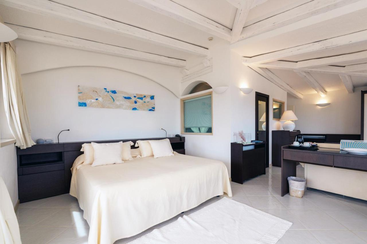 Hotel Punta Est Baja Sardinia Eksteriør bilde