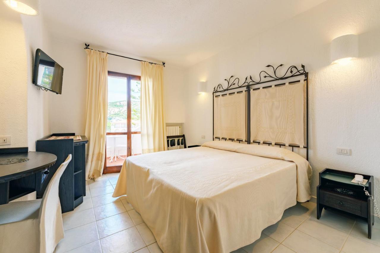 Hotel Punta Est Baja Sardinia Eksteriør bilde