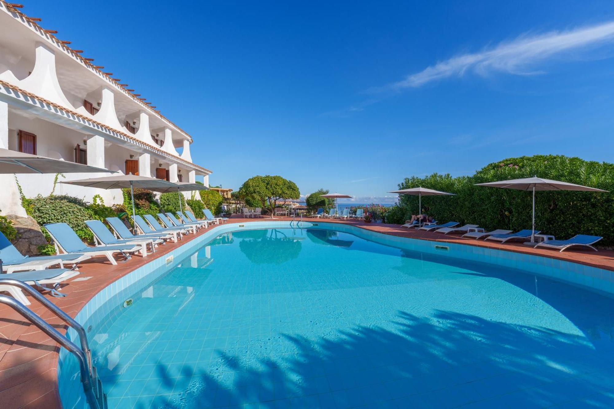 Hotel Punta Est Baja Sardinia Eksteriør bilde