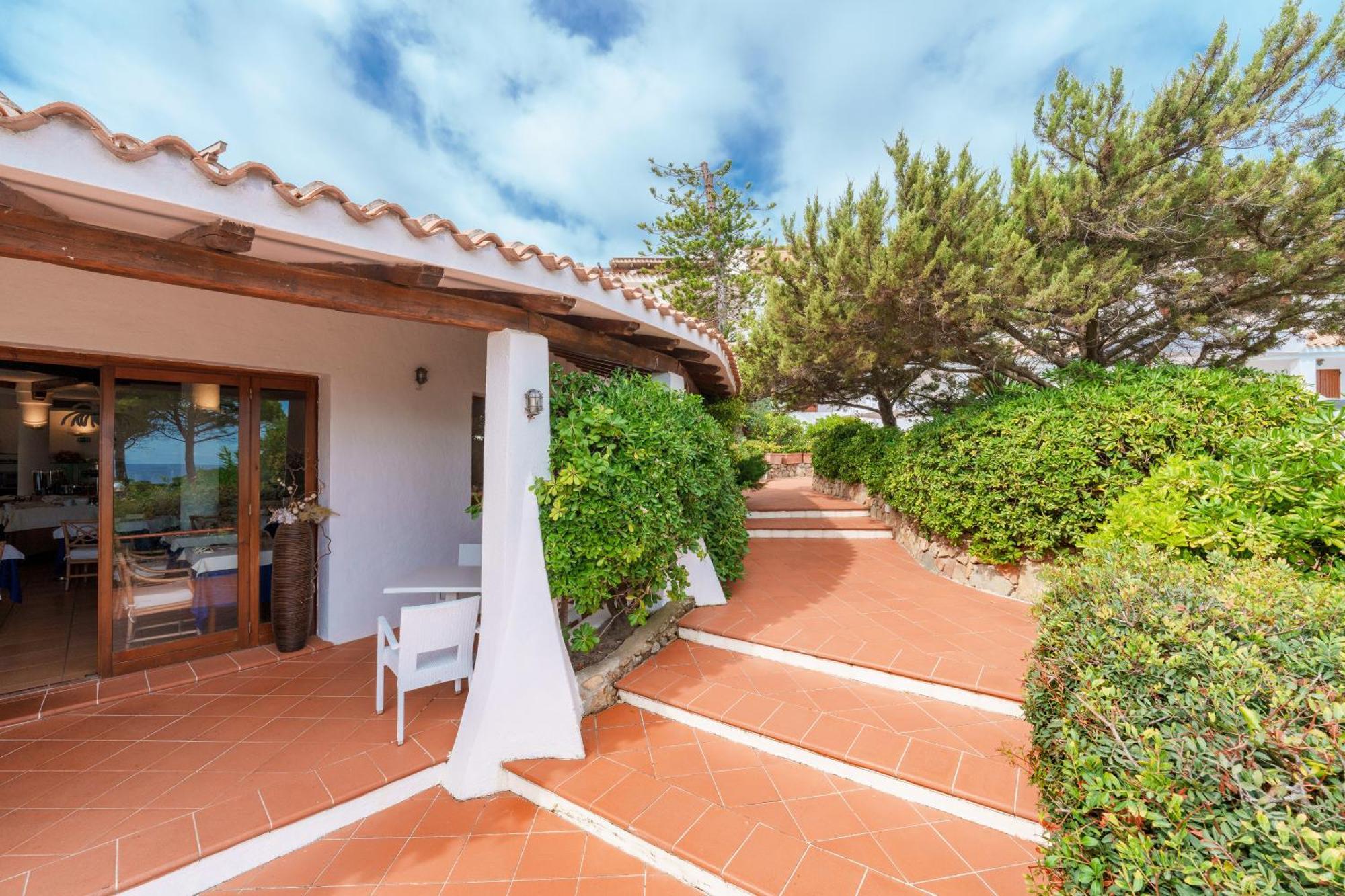 Hotel Punta Est Baja Sardinia Eksteriør bilde