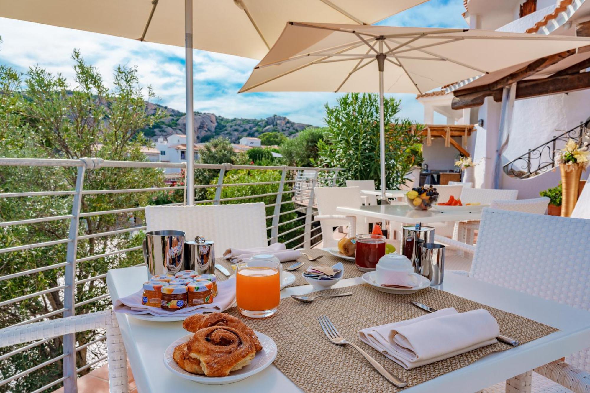 Hotel Punta Est Baja Sardinia Eksteriør bilde