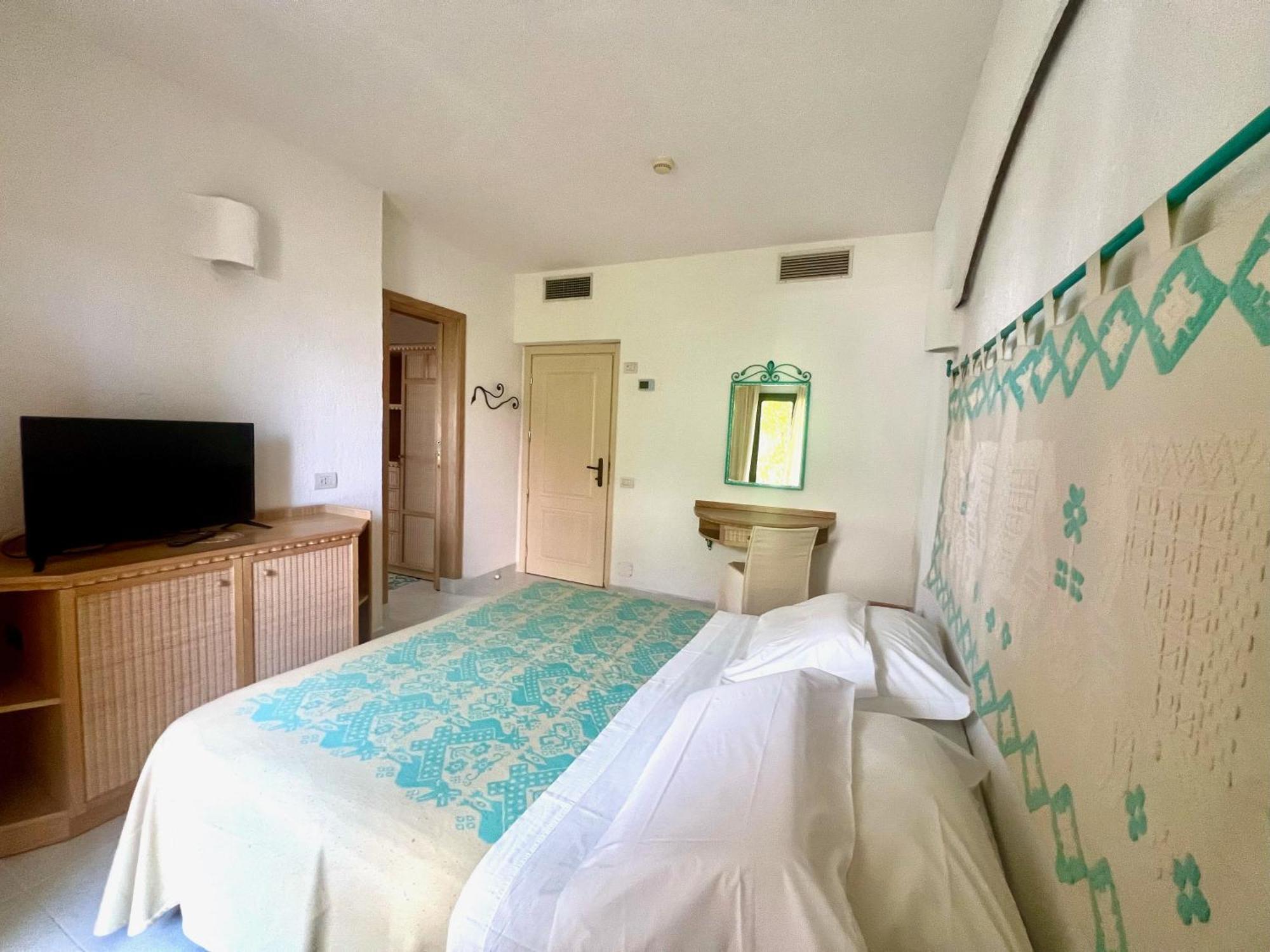 Hotel Punta Est Baja Sardinia Eksteriør bilde