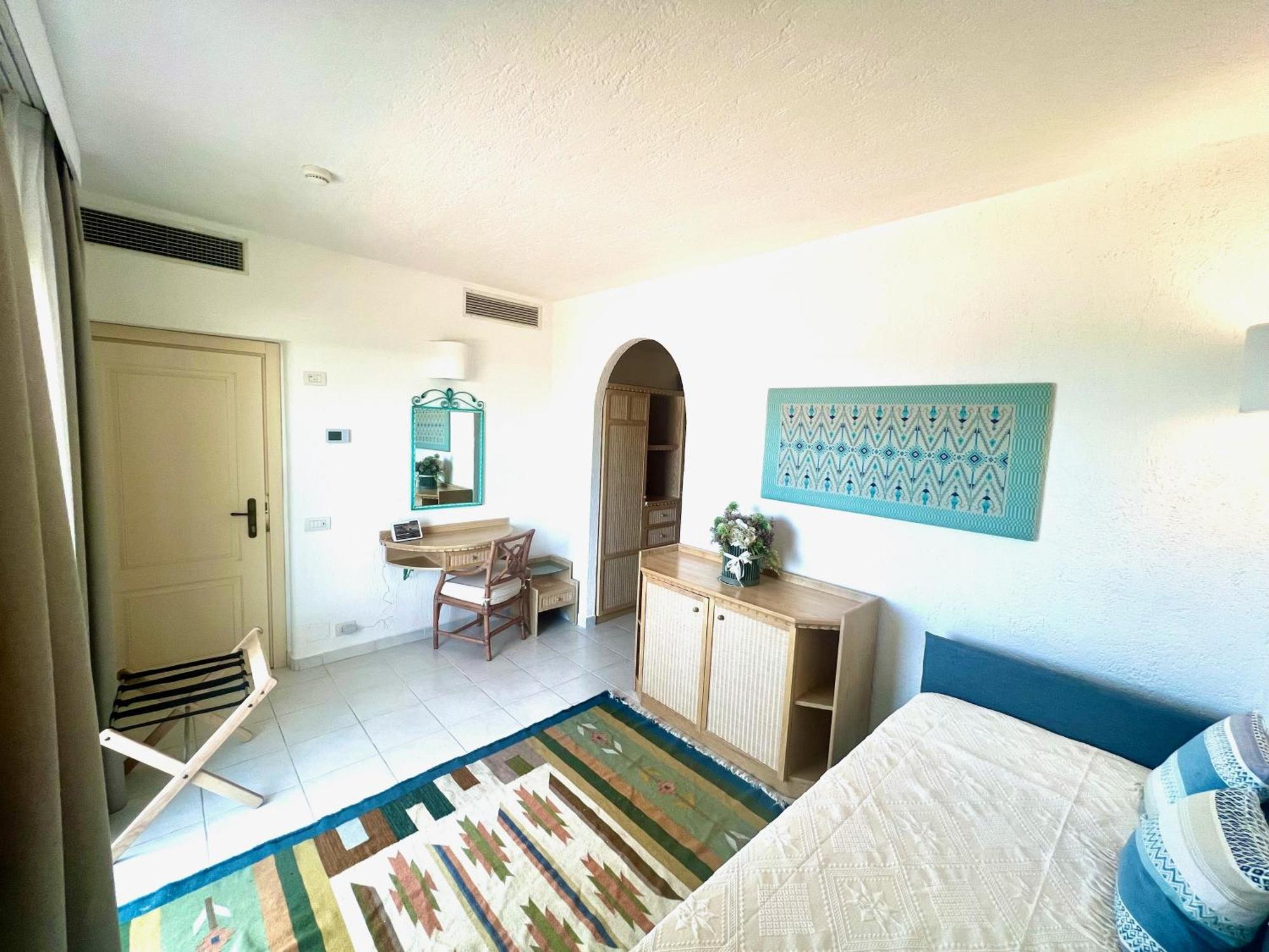Hotel Punta Est Baja Sardinia Eksteriør bilde